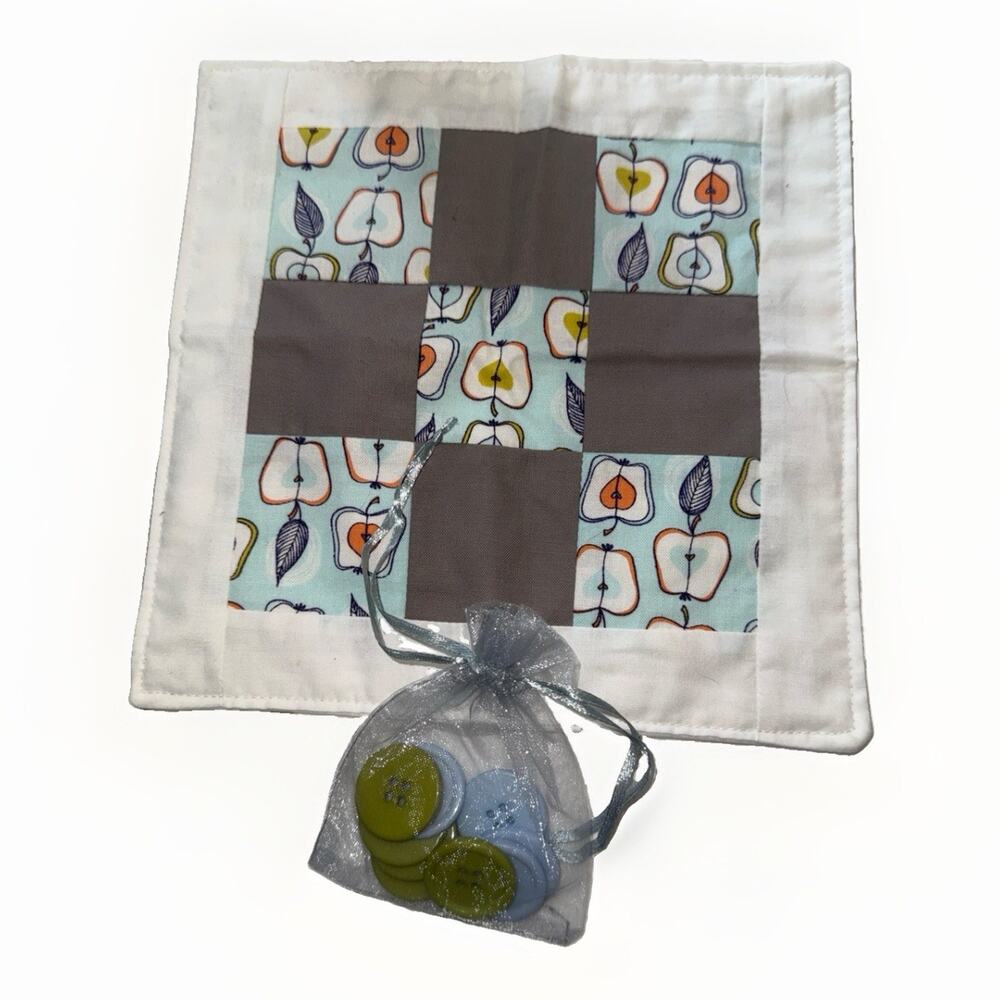 Quilt Fabric Cloth Checkers Game Apple With Button Game Pieces Travel Set 8”